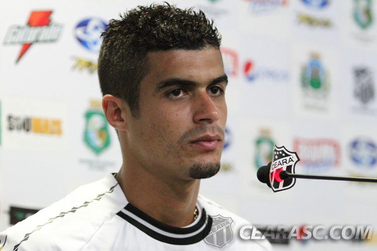 [24-06] Egídio é apresentado - 6