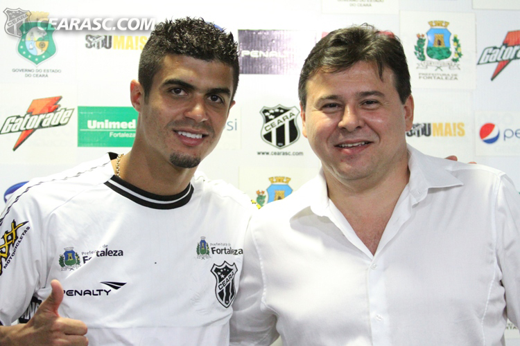 [24-06] Egídio é apresentado - 8