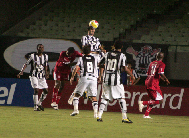 Ceará 0 X 1 América/RN - 05/08 às 20h - Castelão - 24