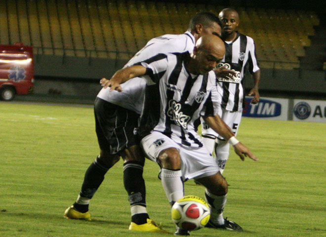 Ceará 2 x 0 Treze-PB - 13/06 às 20h15 - Castelão - 8