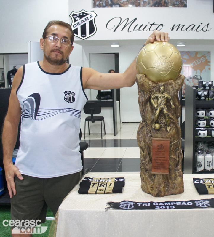 [24-06] Exposição da Taça - 01 - 12