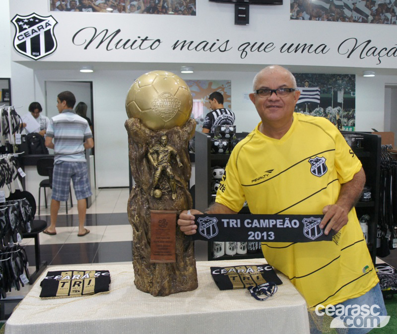 [24-06] Exposição da Taça - 01 - 17