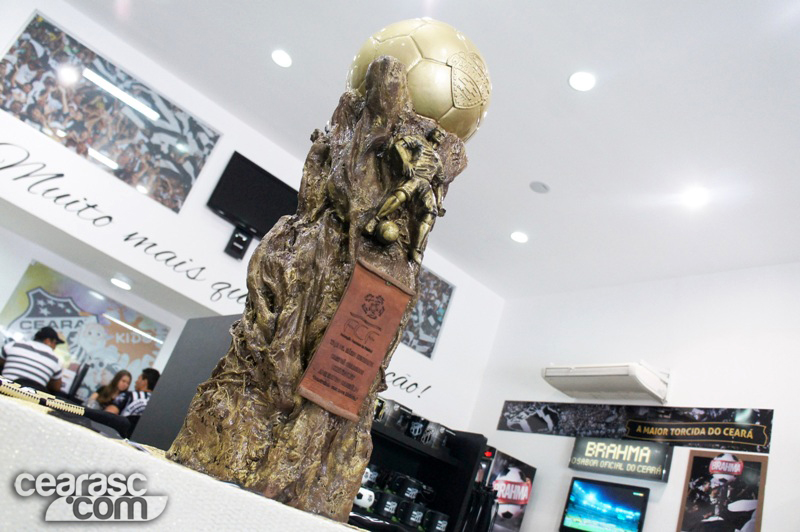 [24-06] Exposição da Taça - 01 - 18