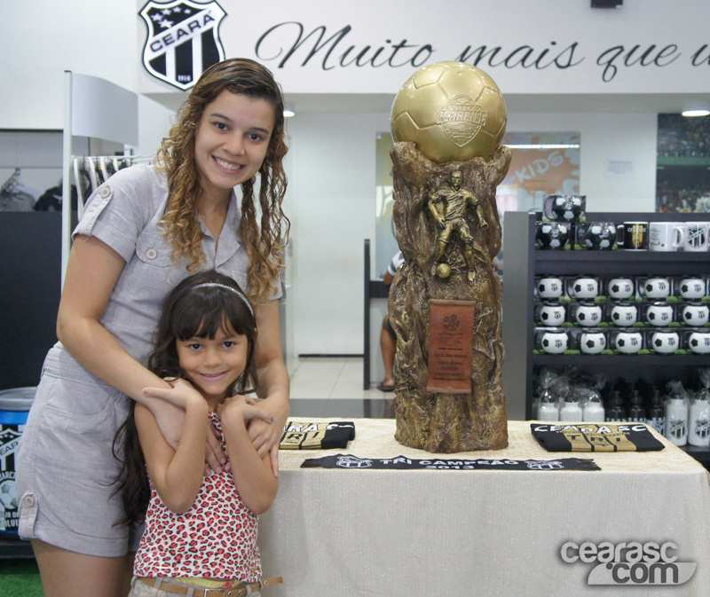 [24-06] Exposição da Taça - 01 - 20