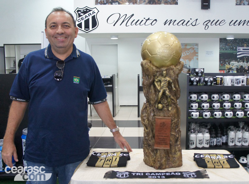 [24-06] Exposição da Taça - 01 - 24