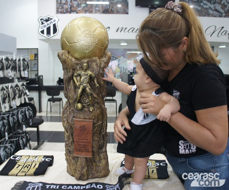 [24-06] Exposição da Taça - 01 - 26
