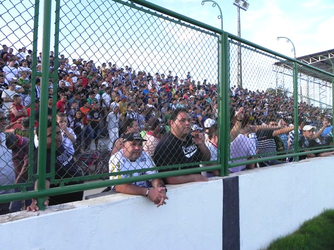 [03-01] Torcida Comparece no Treino - 7