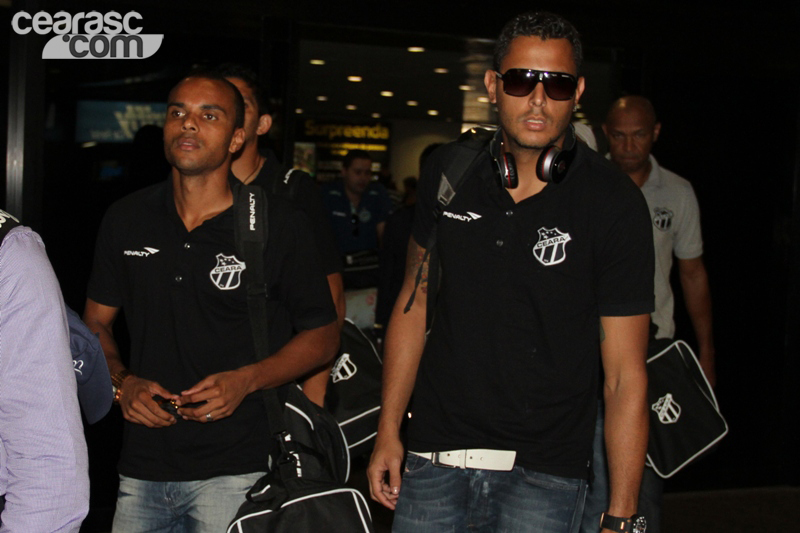 [01-02] Delegação alvinegra retorna à capital cearense - 2