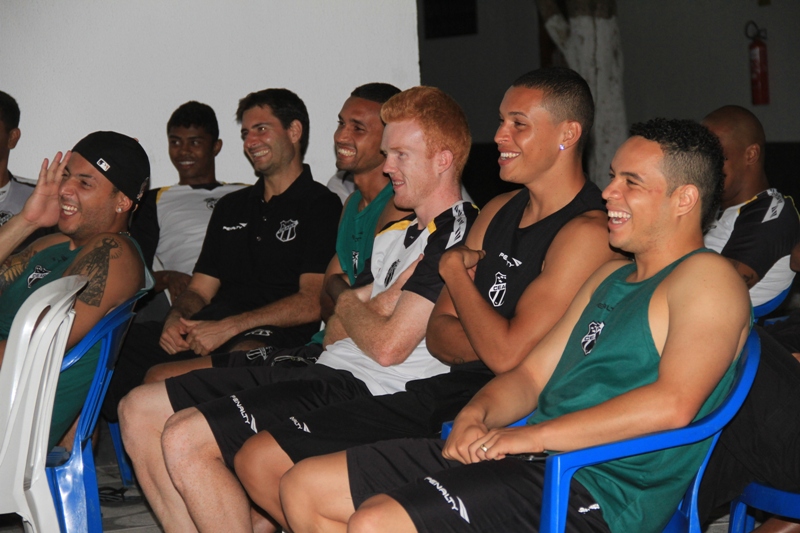 [10-11] Em show de Humor, Alex Nogueira alegra Concentracao - 7