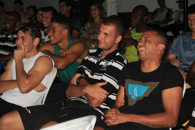 [10-11] Em show de Humor, Alex Nogueira alegra Concentracao - 8