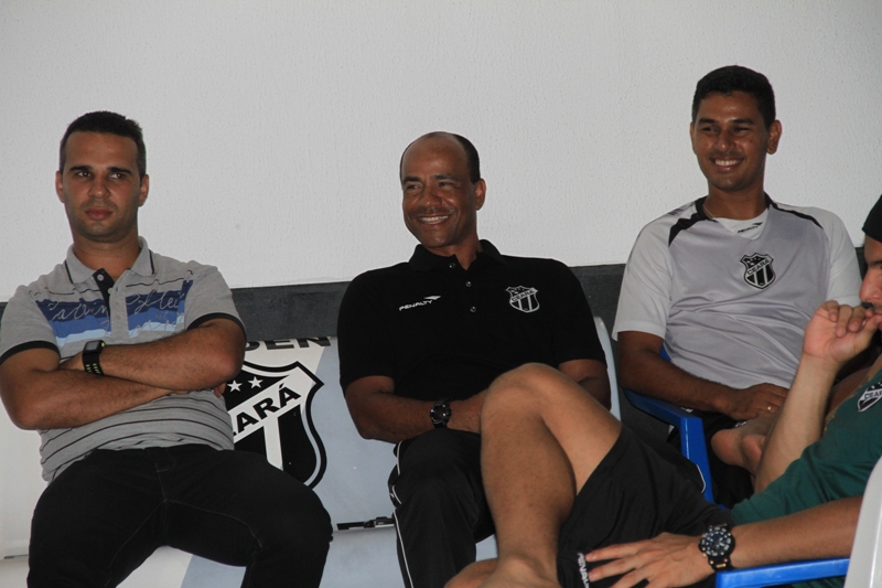 [10-11] Em show de Humor, Alex Nogueira alegra Concentracao - 9