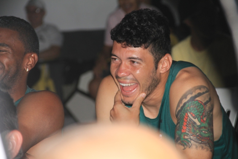 [10-11] Em show de Humor, Alex Nogueira alegra Concentracao - 12