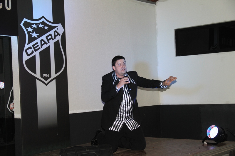 [10-11] Em show de Humor, Alex Nogueira alegra Concentracao - 14