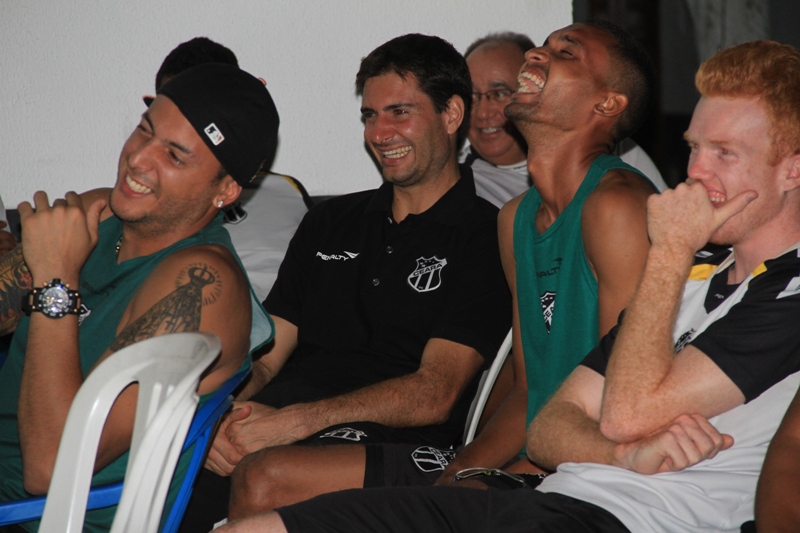 [10-11] Em show de Humor, Alex Nogueira alegra Concentracao - 16