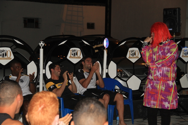 [10-11] Em show de Humor, Alex Nogueira alegra Concentracao - 22