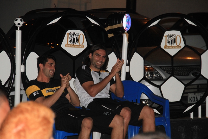 [10-11] Em show de Humor, Alex Nogueira alegra Concentracao - 23