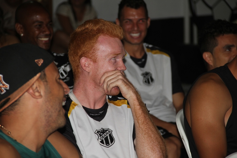 [10-11] Em show de Humor, Alex Nogueira alegra Concentracao - 33