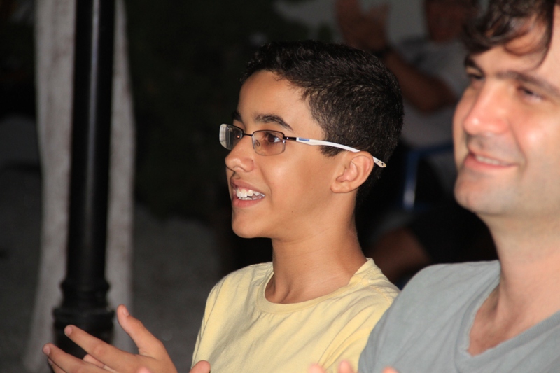 [10-11] Em show de Humor, Alex Nogueira alegra Concentração - 02 - 2