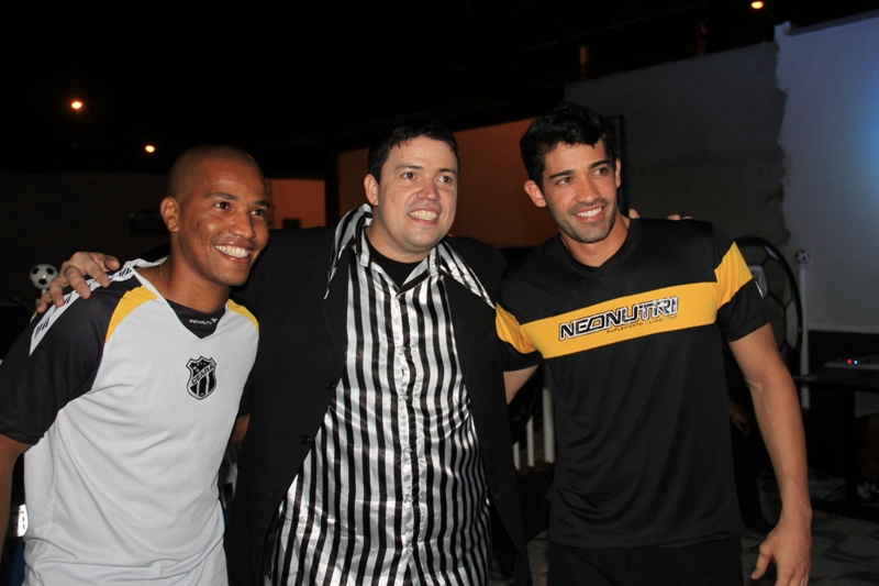 [10-11] Em show de Humor, Alex Nogueira alegra Concentração - 02 - 5