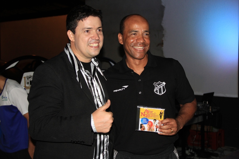 [10-11] Em show de Humor, Alex Nogueira alegra Concentração - 02 - 6