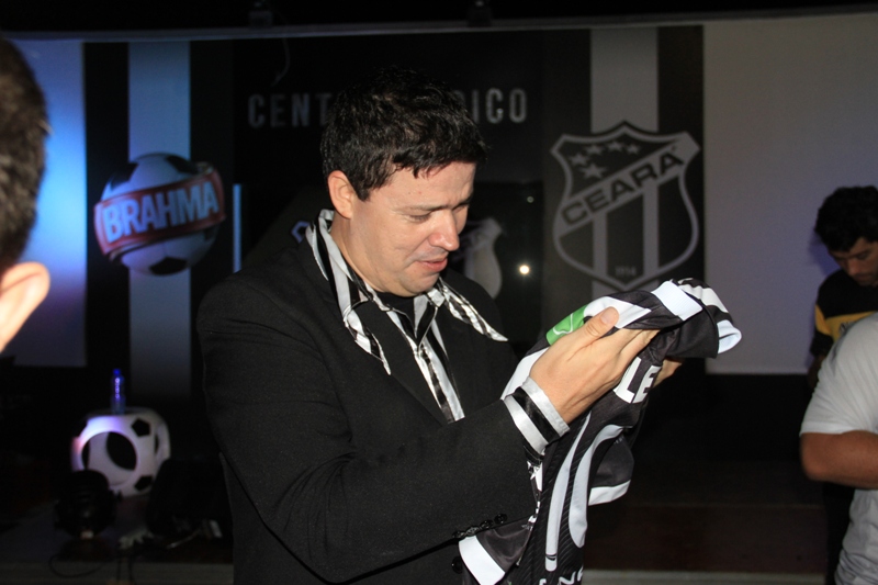 [10-11] Em show de Humor, Alex Nogueira alegra Concentração - 02 - 10