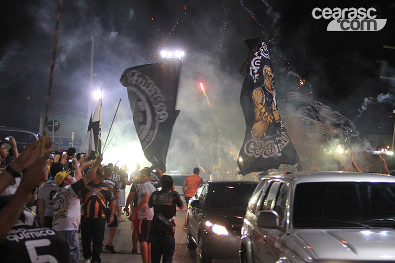 [12-11] Rua de Fogo - Ceará X Avaí - 1