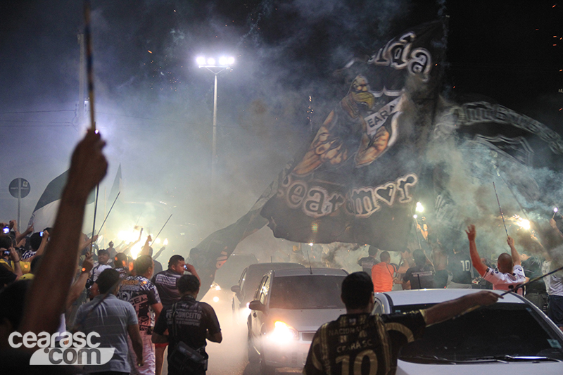 [12-11] Rua de Fogo - Ceará X Avaí - 2