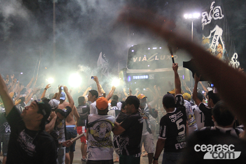 [12-11] Rua de Fogo - Ceará X Avaí - 5