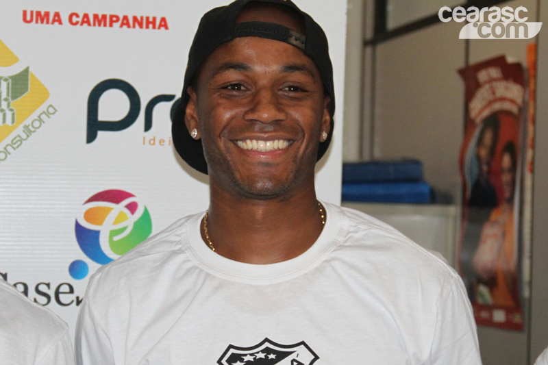 [22-05] Atletas participam de ação no Hemoce - 6