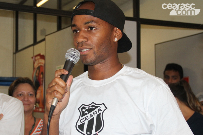 [22-05] Atletas participam de ação no Hemoce - 8