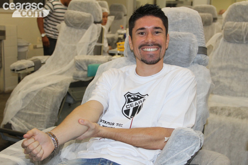 [22-05] Atletas participam de ação no Hemoce - 13