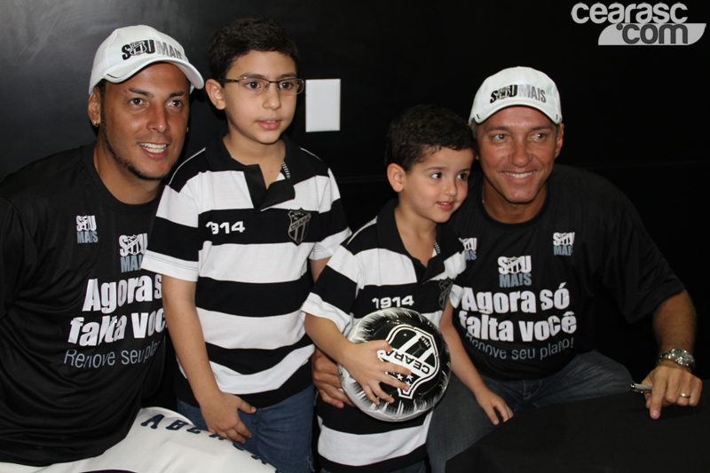 [17-03] PC Gusmao e Fernando Henrique recepcionam torcedores1 - 4