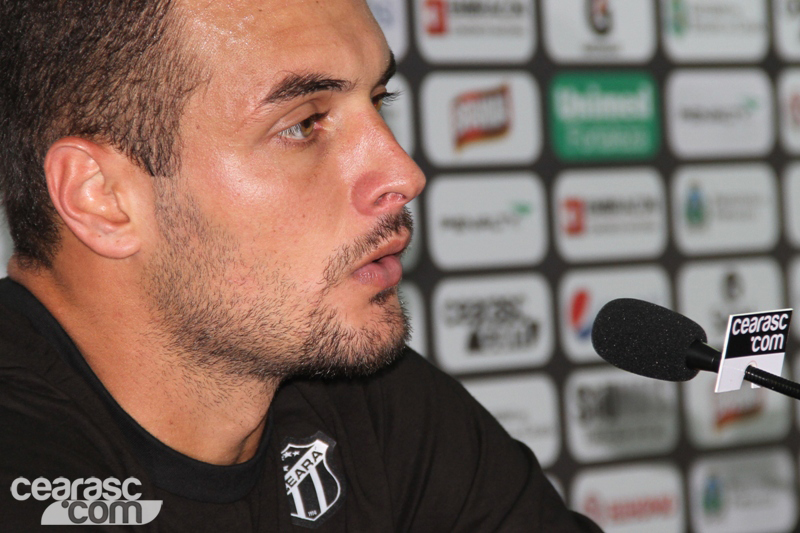 [28-03] Apresentação do Zagueiro Douglas - 4