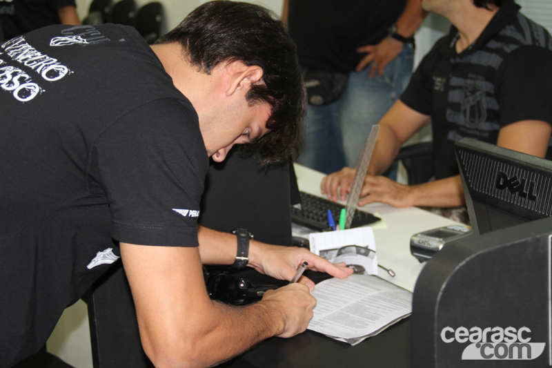 [17-03] PC Gusmao e Fernando Henrique recepcionam torcedores3 - 2