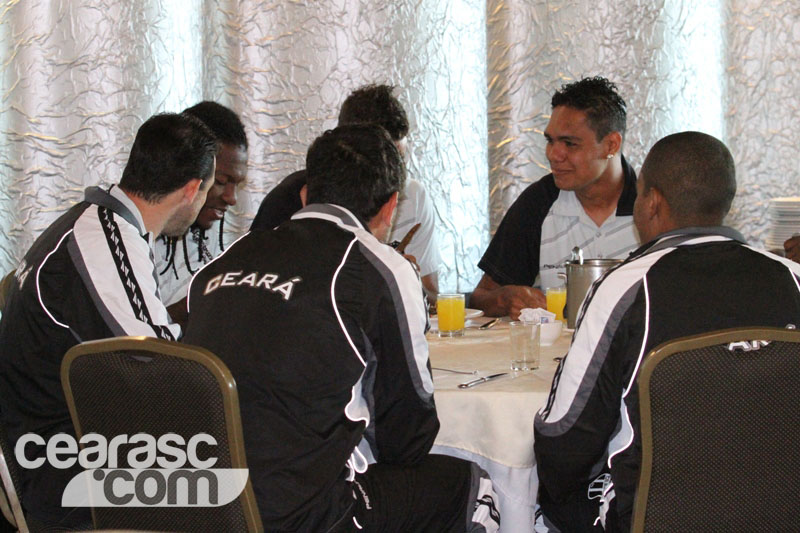 [10-07] Paulo Marconi acompanha delegação - 2