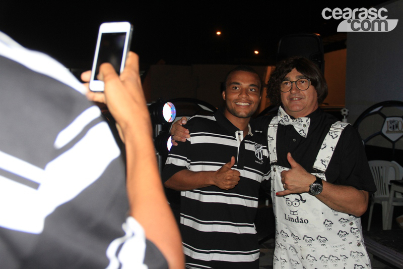 [17-01] Na concentração, jogadores receberam a visita de humorista2 - 12