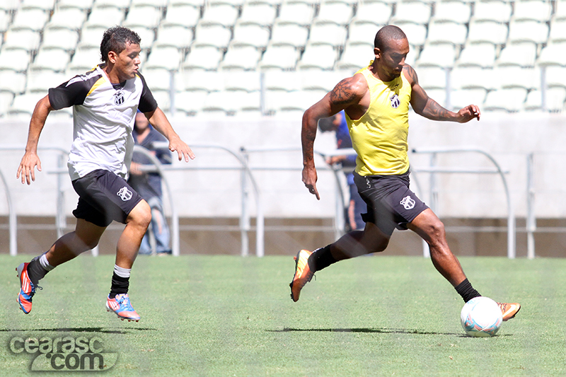 [11-07] Manhã de treino coletivo no estádio Castelão - 5