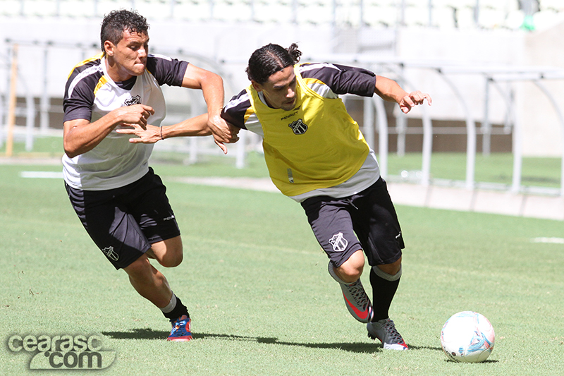 [11-07] Manhã de treino coletivo no estádio Castelão - 6