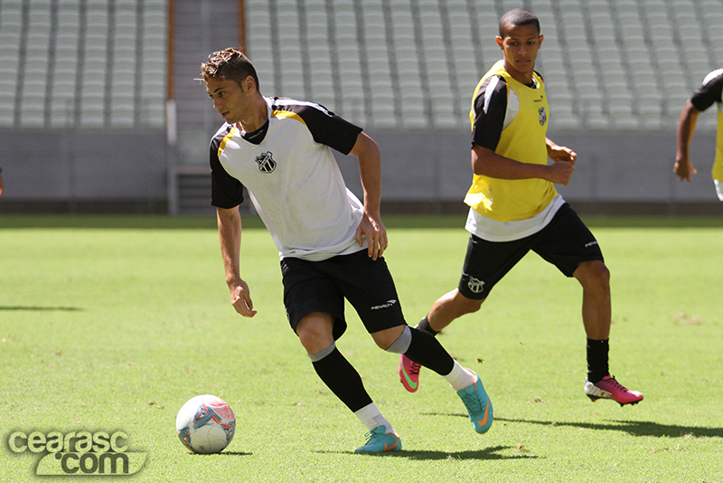 [11-07] Manhã de treino coletivo no estádio Castelão - 10