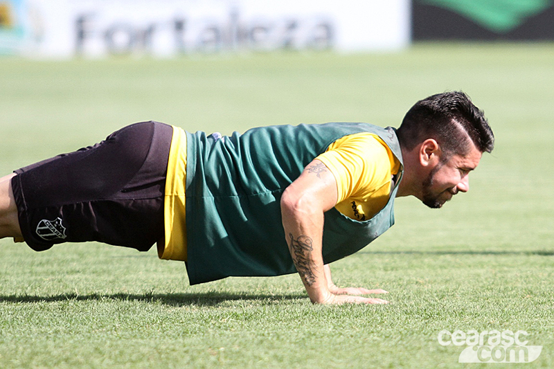 Momentos do meia Ricardinho no Vozão - 11