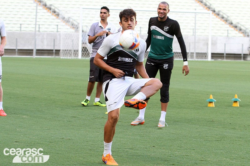 [25-11] Treino coletivo - Castelão - 1