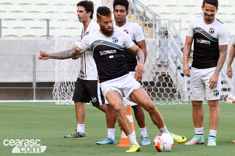 [25-11] Treino coletivo - Castelão - 3