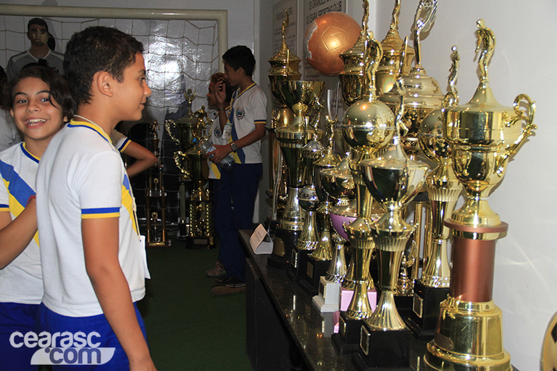 [02-10] - Alunos de Escola de Uruburetama visitam sede do Vozão - 02 - 6