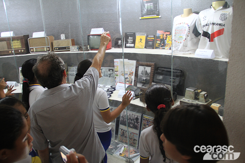 [02-10] - Alunos de Escola de Uruburetama visitam sede do Vozão - 02 - 7