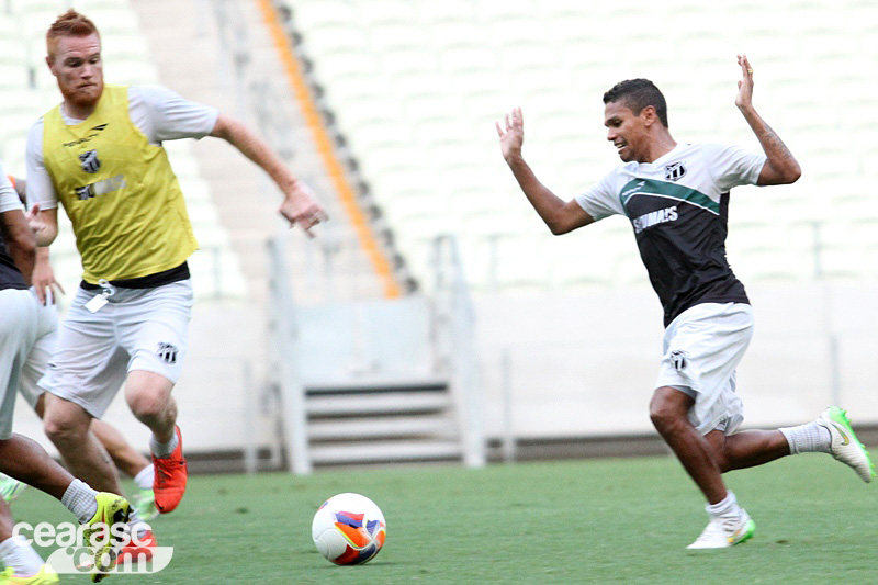 [26-11] Treino coletivo - Castelão - 12