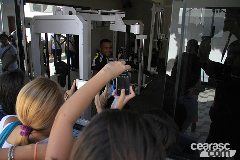 [02-10] - Alunos de Escola de Uruburetama visitam sede do Vozão - 02 - 12