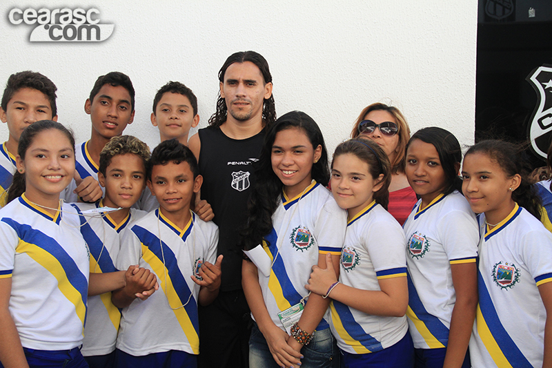 [02-10] - Alunos de Escola de Uruburetama visitam sede do Vozão - 02 - 13