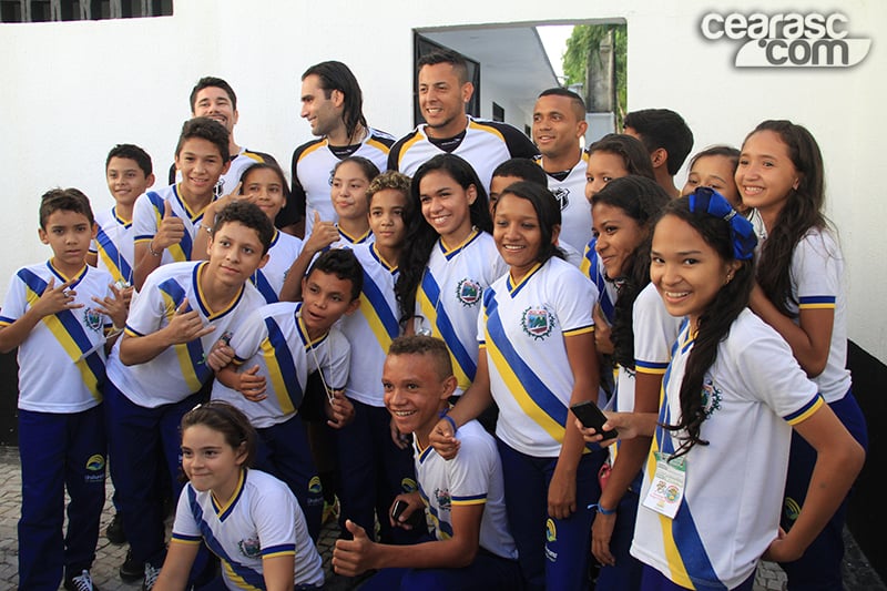 [02-10] - Alunos de Escola de Uruburetama visitam sede do Vozão - 02 - 15