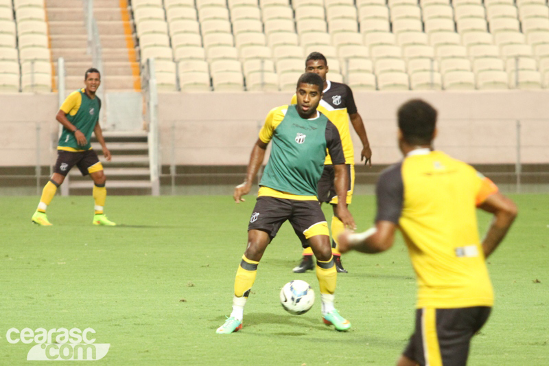 [12-08] Treino coletivo - Castelão - 16