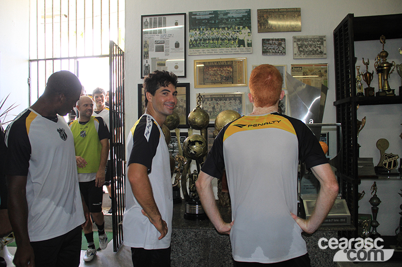 [29-11] Elenco alvinegro visita Centro Cultural - 1